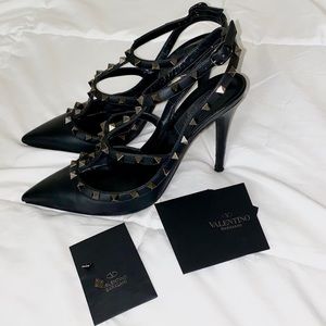 ⛔️SOLD⛔️Valentino Rockstud Noir 100mm Pumps